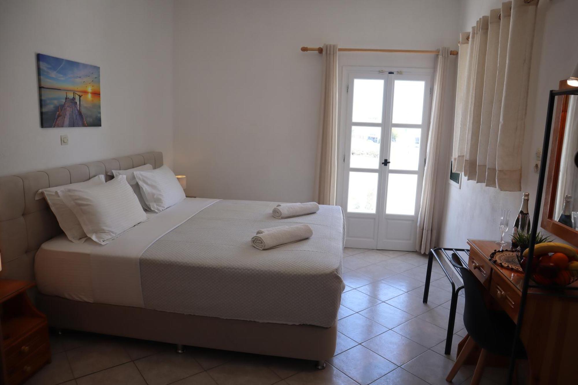 Pension St.George Rooms & Studios Perivolos  Exteriör bild
