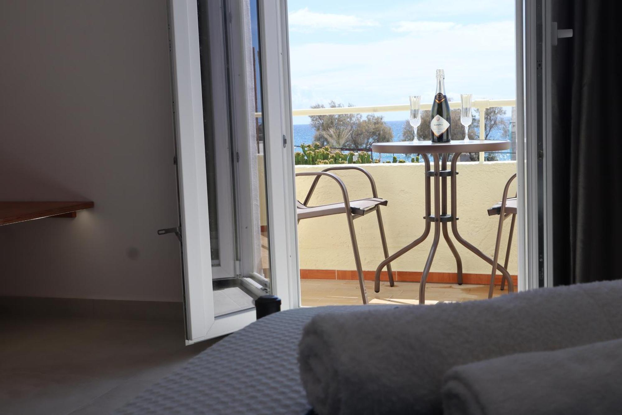 Pension St.George Rooms & Studios Perivolos  Exteriör bild
